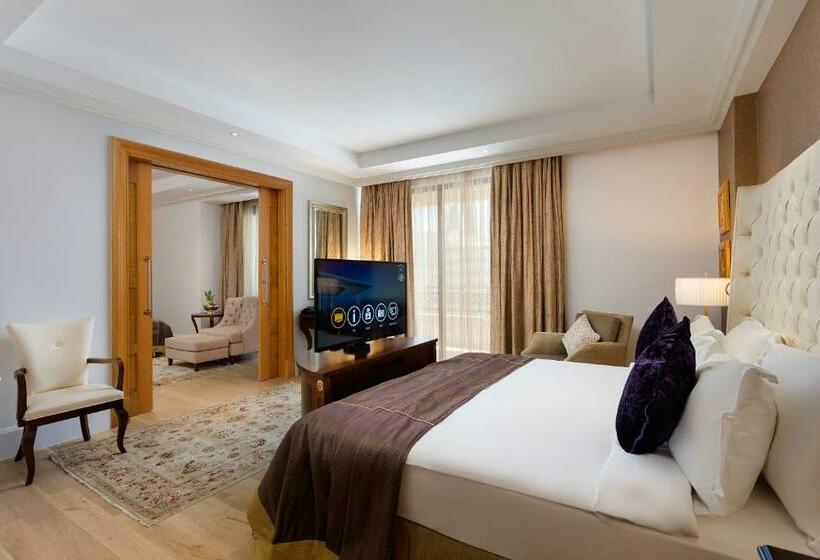 Семейный Номер, Titanic Mardan Palace