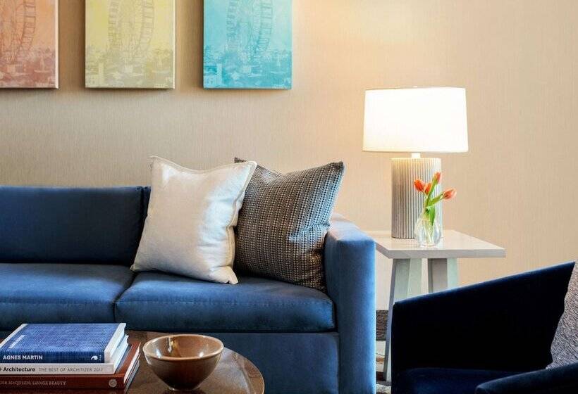 جناح ديلوكس, The Royal Sonesta Chicago River North