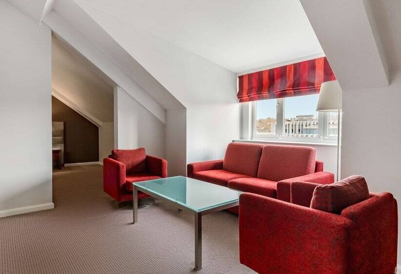 سوییت جونیور, Radisson Blu Hotel, Durham