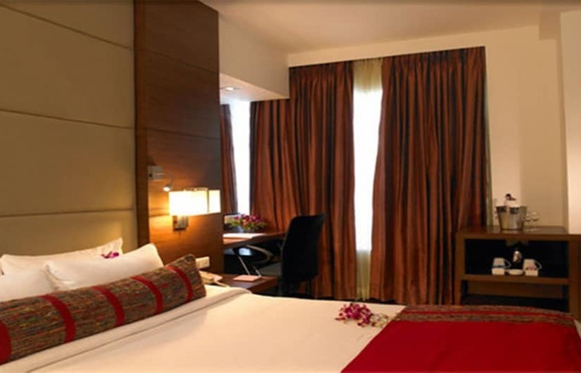 Номер Клуб, Royal Orchid Central Pune