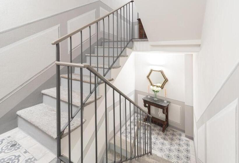 اتاق لوکس با چشم‌انداز باغ, Antico Borgo B&b