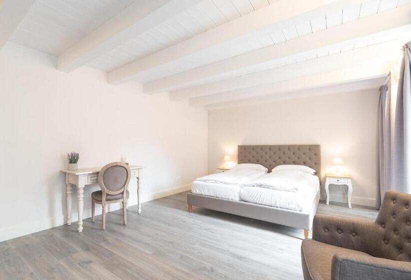 سوییت جونیور با بالکن, Antico Borgo B&b