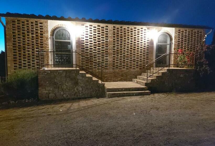 Семейный Номер, Agriturismo E Maneggio Poggio Leone
