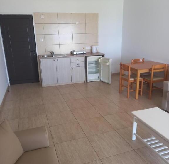 آپارتمان 1 خوابه اینتریور, Penelope Beach Hotel Apts