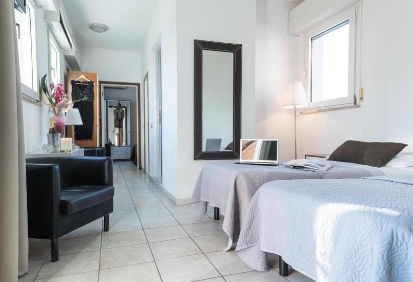 اتاق استاندارد چهار تخته, La Perla Rimini