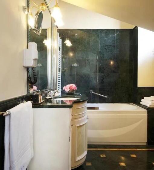 سوئیت جونیور با تراس, Petit Palais Hotel De Charme