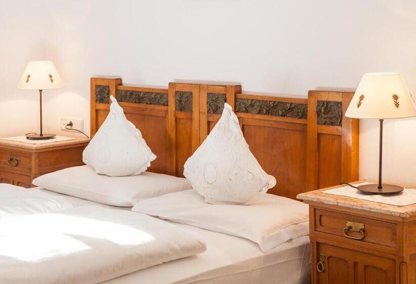 Quarto Clássico, Villa Stefania