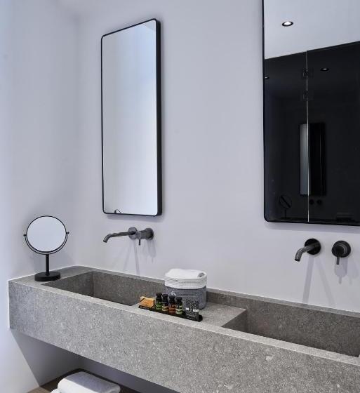 سوییت جونیور با چشم‌انداز استخر, Santanna Luxury Suites