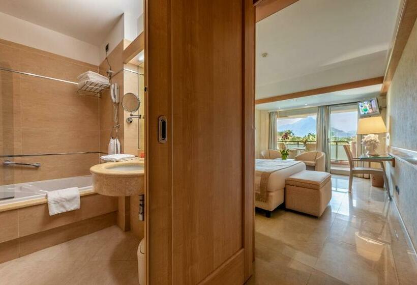 Номер Deluxe, Acacia Resort Parco dei Leoni