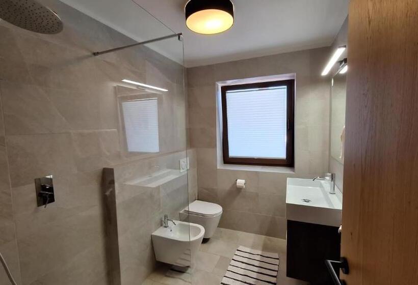 带1个卧室的带阳台的公寓, Alpenspitz Appartements   Garni   B&b