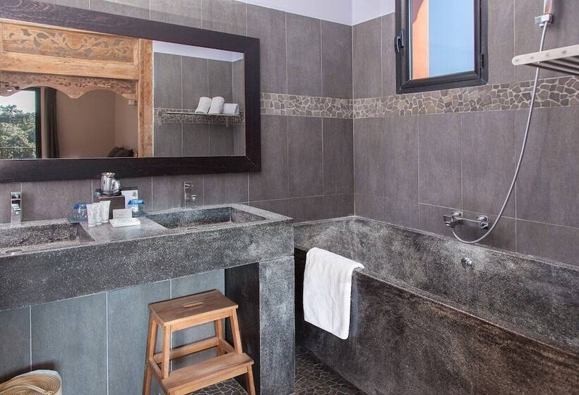 Семейный Номер, Restaurant Spa Disini Montpellier Est, The Originals Relais