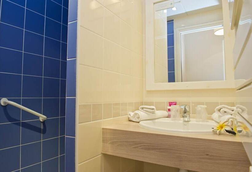 Четырехместный Номер Стандарт, Hôtel Miléade Méditerranée   Port Fréjus