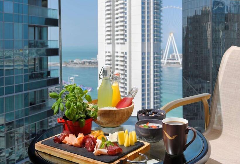 Номер Executive, Mövenpick Hotel Jumeirah Beach