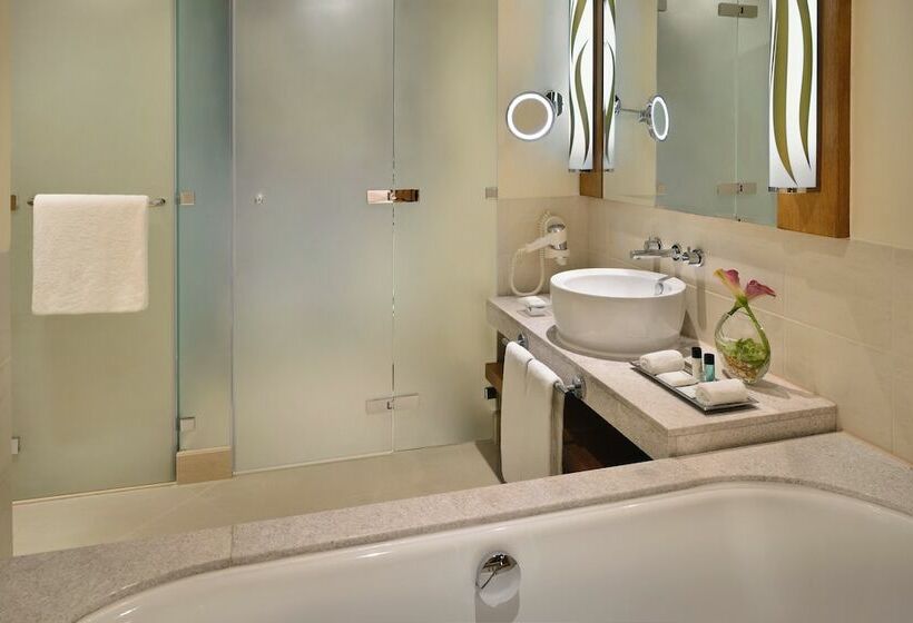 Номер Executive, Mövenpick Hotel Jumeirah Beach