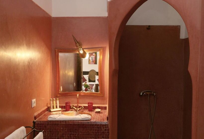 سوییت جونیور, Riad Pachavana
