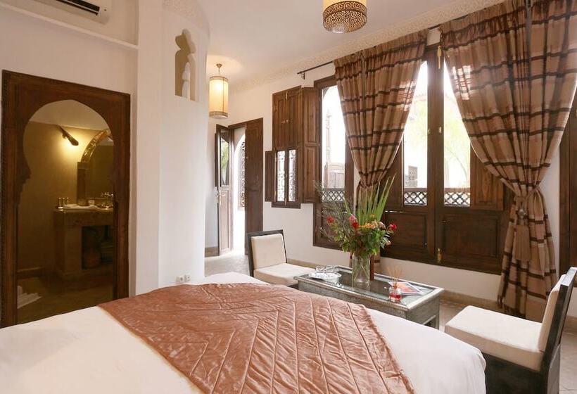 سوییت جونیور, Riad Pachavana