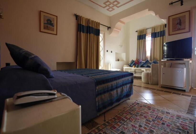 سوئیت جونیور با چشم‌انداز باغ, Hôtel Le Tinsouline