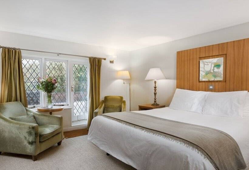 Номер Стандарт, Woodford Bridge Country Club