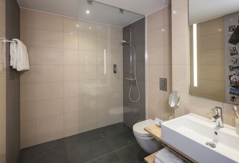 Номер Superior, Holiday Inn   The Niu, Brass Munich Olympiapark, An Ihg