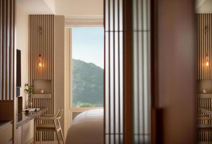 اتاق سوپریور با تخت دو نفره بزرگ, The Silveri Hong Kong  Mgallery