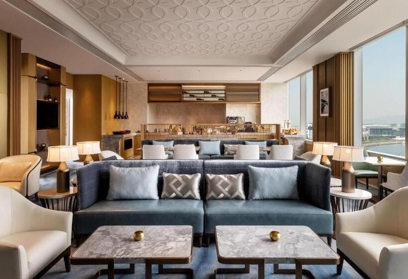 سوئیت با تخت بزرگ, The Silveri Hong Kong  Mgallery