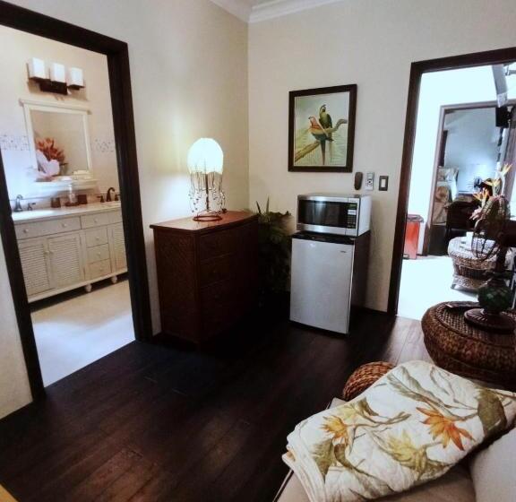 اتاق لوکس, The Pilot House
