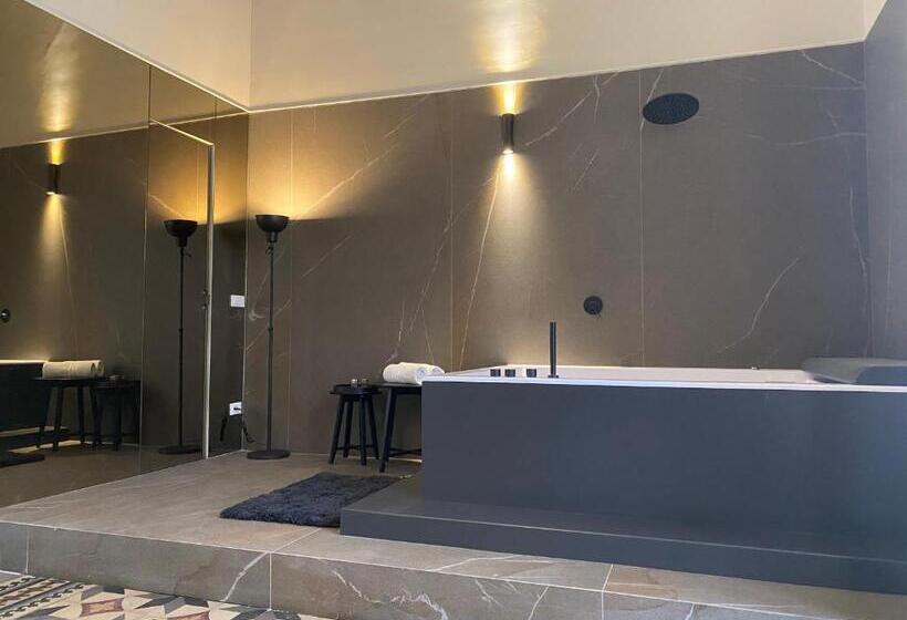 اتاق استاندارد با وان آب گرم, Duomo Housing Catania Le Suites