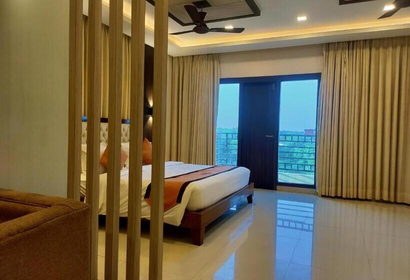 Люкс, Sambhabana Hotel & Suites