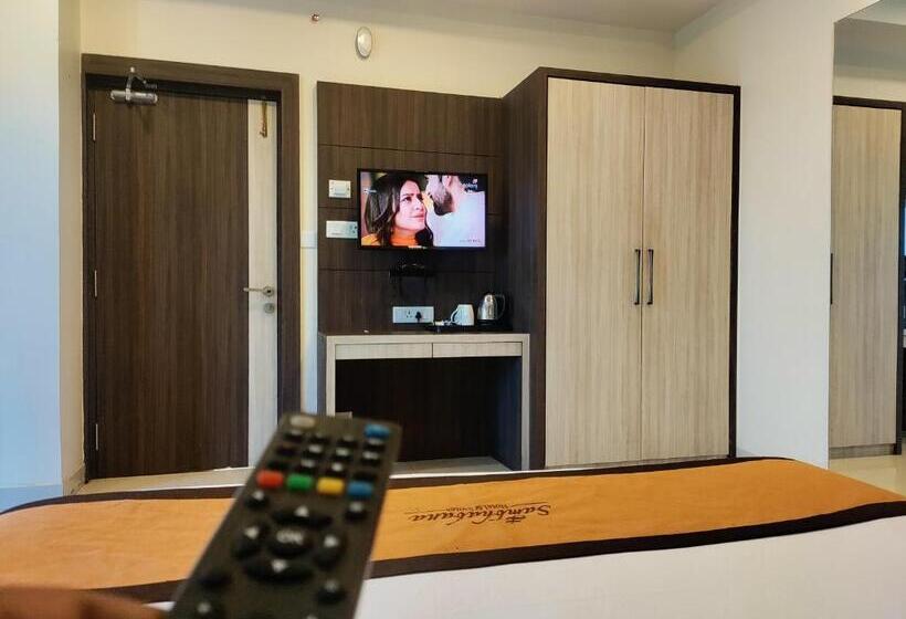 Номер Deluxe с Балконом, Sambhabana Hotel & Suites