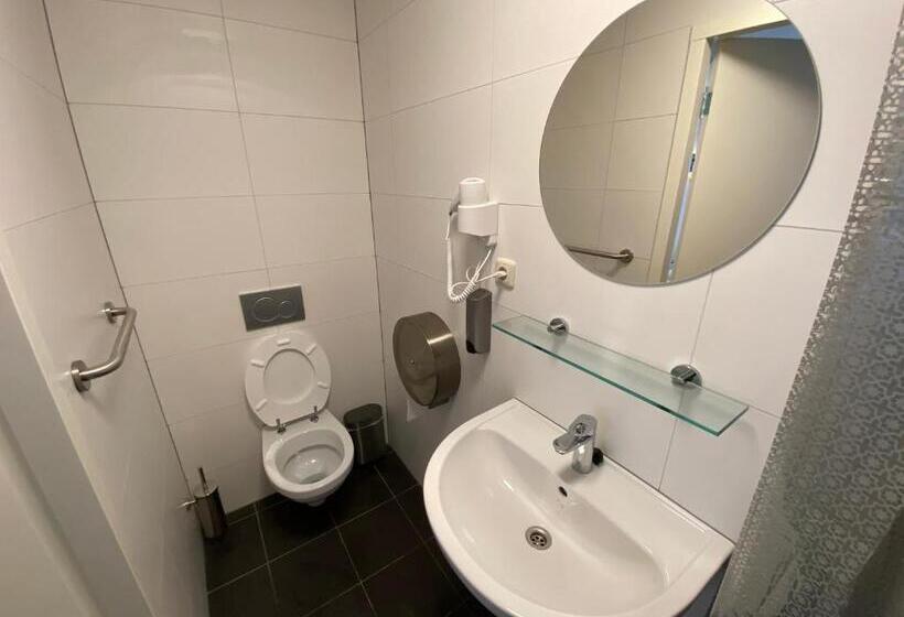 Кровать в Общей Комнате, Xplore Hostel Amsterdam