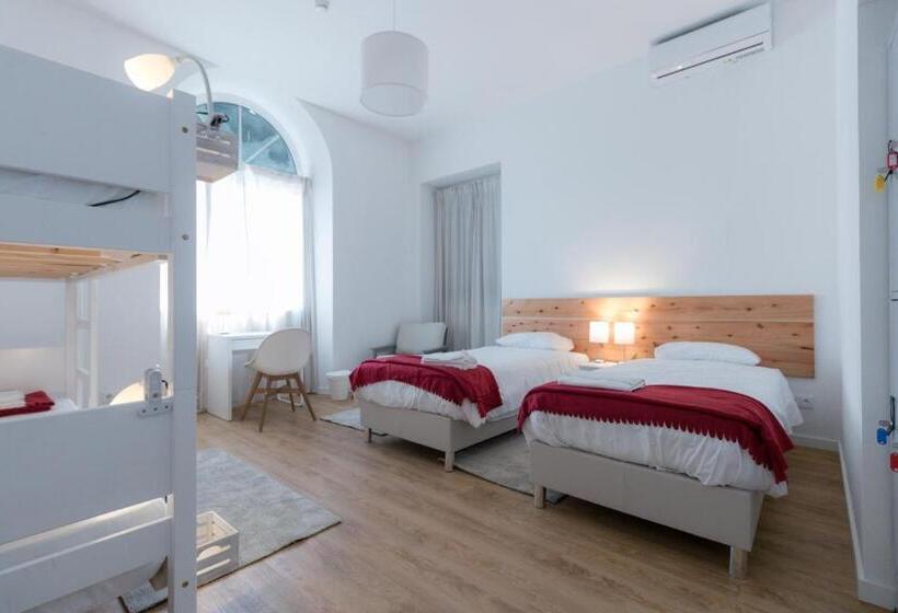 تختخواب در اتاق مشترک, Lagoa Hostel & Suites