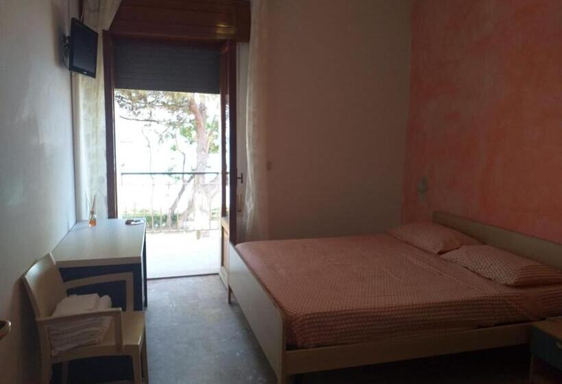 اتاق استاندارد یک نفره, Room In Bb   Quadruple Room In Pineto   Enjoy A Relaxing Holiday