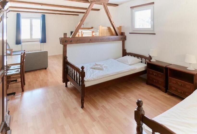 Студия Стандарт, Auberge Du Peu Péquignot