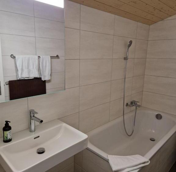 شقة 3 غرف, Auberge Du Peu Péquignot