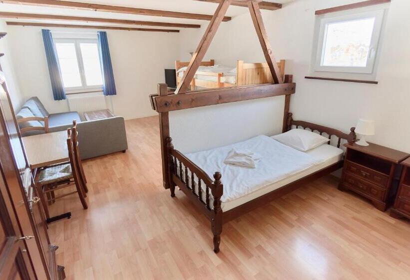 Студия Стандарт, Auberge Du Peu Péquignot