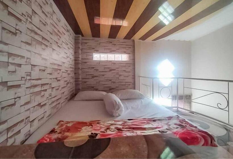 Номер Superior, D H Mansion La Rosa Syariah Sentul Mitra Reddoorz