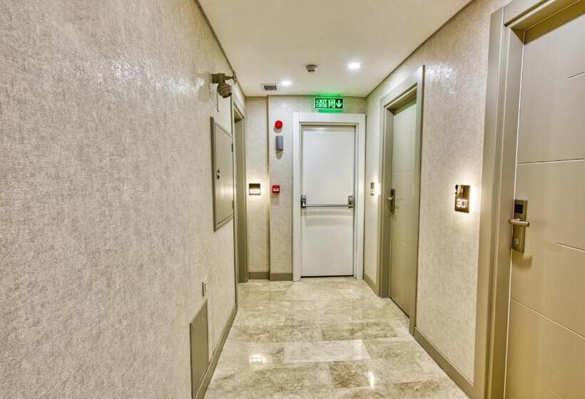 اتاق استاندارد سه تخته با بالکن, Florina