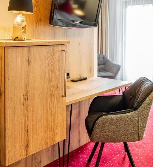 Номер Стандарт Индивидуальный с Балконом, Berghotel & Chalets Adersberg
