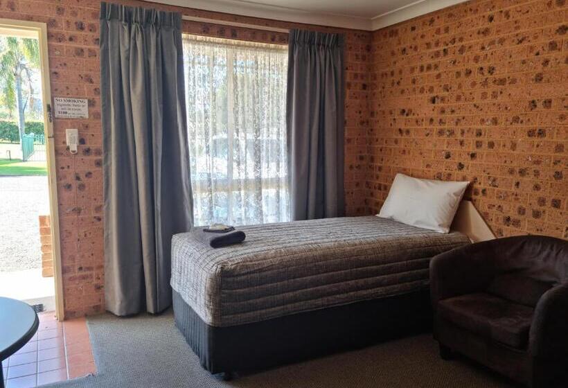 Номер Deluxe Вид на Сад, Aberdeen Motel