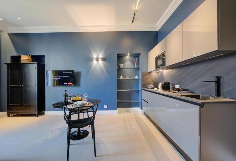 Escritório Estándar, Seven Suites Apartments   Myplacesanremo