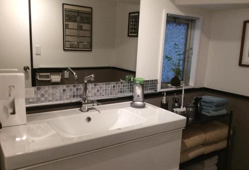 Номер Стандарт, Jonni`s Place