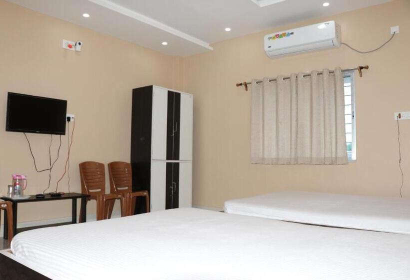 Четырехместный Номер Deluxe, Somani Inn