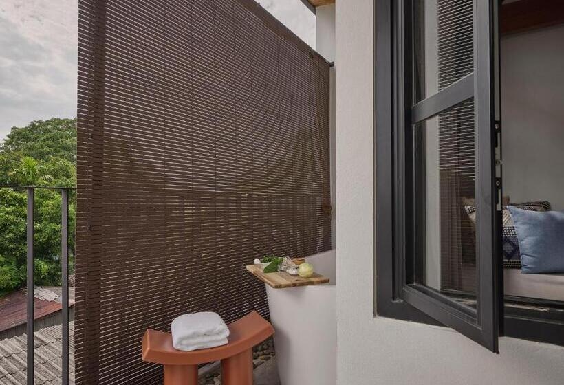 سوئیت با تخت بزرگ, The Motifs Eco Hotel   Sha Extra Plus