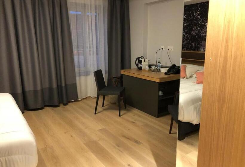 Номер Стандарт, Auberge De La Tour