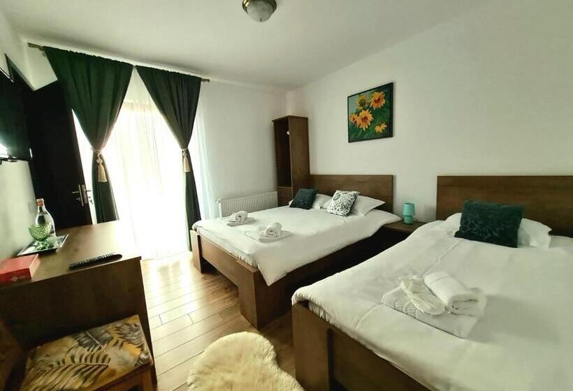 Номер Стандарт Трехместный, Mera Hills House