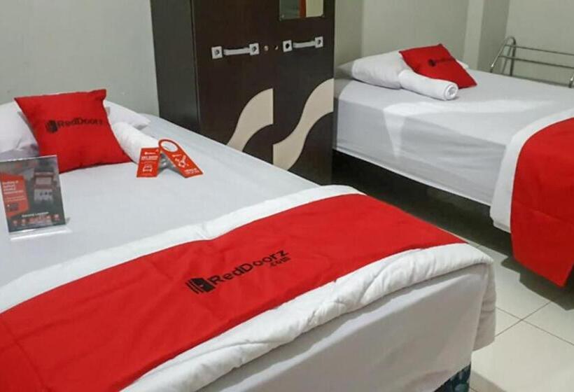 Номер Стандарт, Reddoorz @ Hotel Yaki Mamuju
