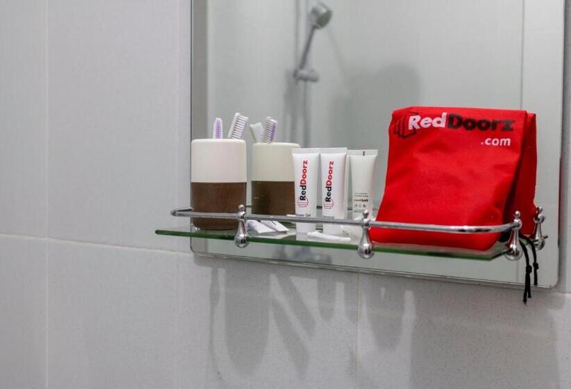 Номер Deluxe, Reddoorz @ Hotel Yaki Mamuju