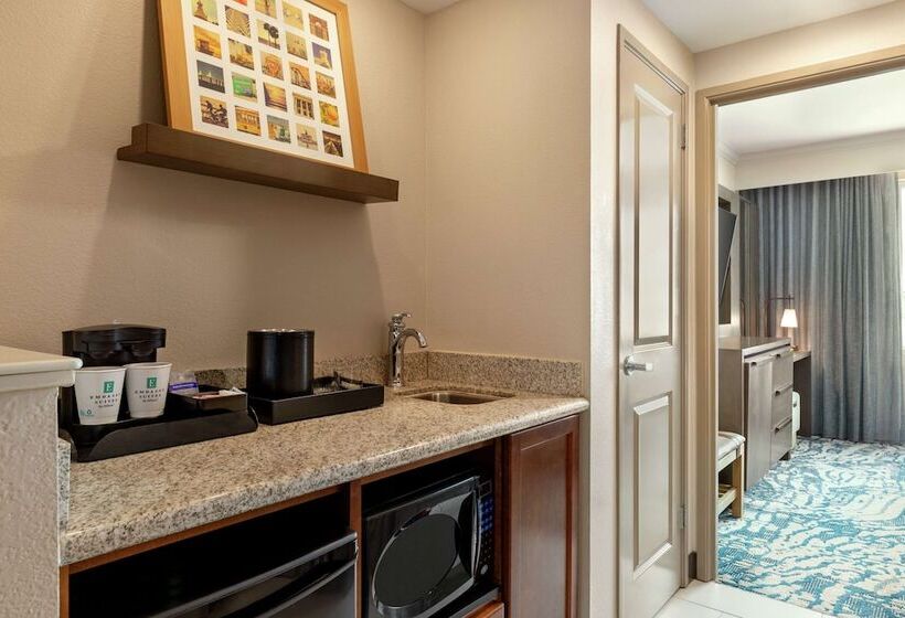 스탠다드 룸 더블 침대, Embassy Suites By Hilton Tampa Downtown Convention Center