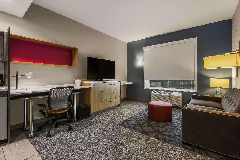 适合残疾人士使用的带超级大床的标准间, Hilton Garden Inn Dubuque Downtown