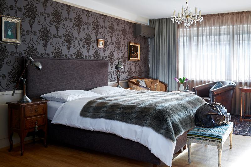 سوییت جونیور, Townhouse Boutique